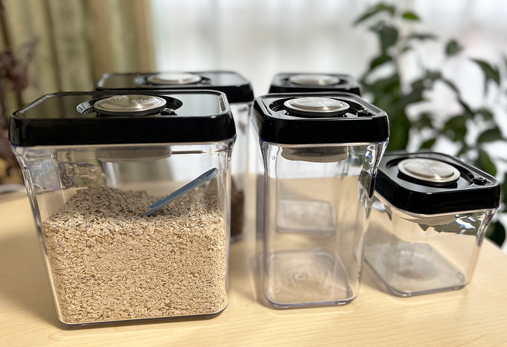 マイヤー 真空保存容器レビュー｜ポンプで簡単！湿気から食品を守るキッチン整理の味方